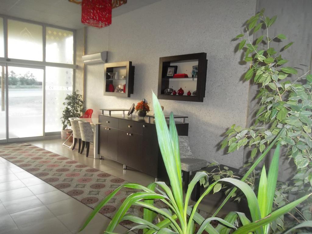Konak Hotel Mut Luaran gambar